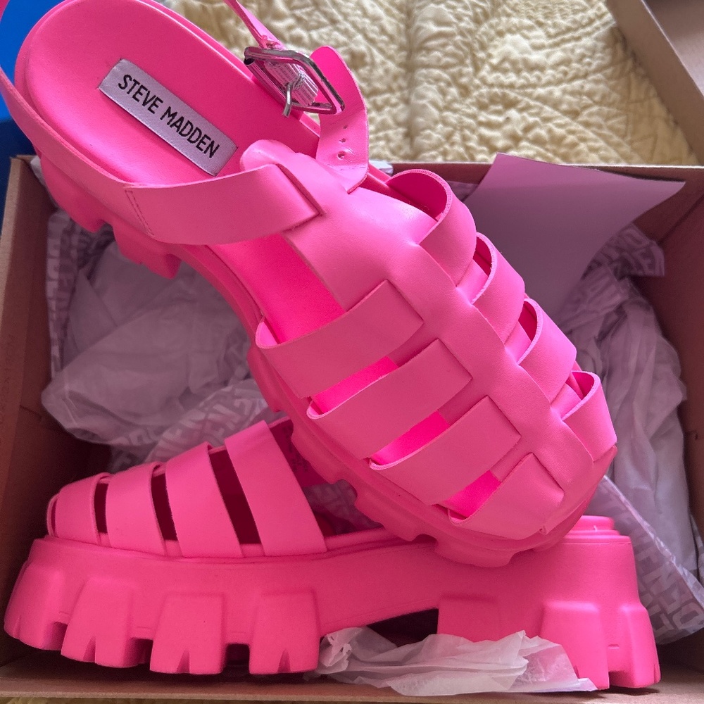 Steve Madden Echo Cage Sandals HOT PINK size 8.5